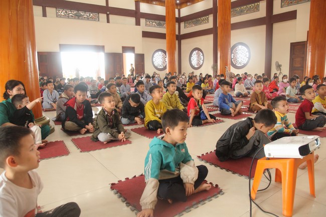 Youth towards Buddhism Retreat at Giai Lam pagoda, Ha Tinh