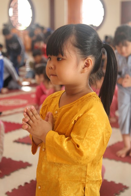 Youth towards Buddhism Retreat at Giai Lam pagoda, Ha Tinh