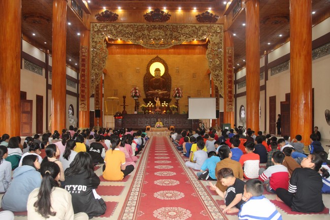 Youth towards Buddhism Retreat at Giai Lam pagoda, Ha Tinh