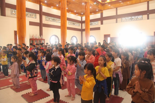 Youth towards Buddhism Retreat at Giai Lam pagoda, Ha Tinh