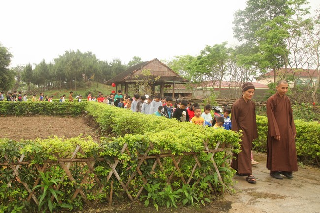 Youth towards Buddhism Retreat at Giai Lam pagoda, Ha Tinh