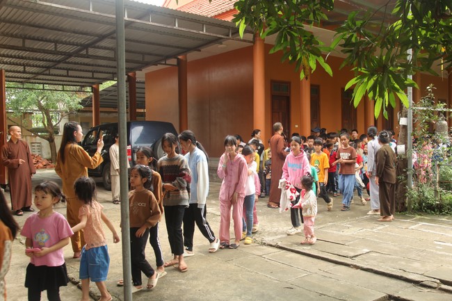 Youth towards Buddhism Retreat at Giai Lam pagoda, Ha Tinh