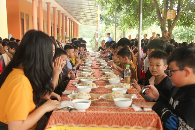 Youth towards Buddhism Retreat at Giai Lam pagoda, Ha Tinh