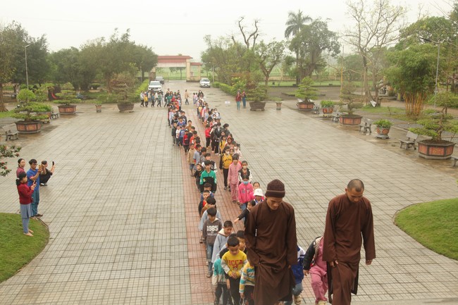 Youth towards Buddhism Retreat at Giai Lam pagoda, Ha Tinh