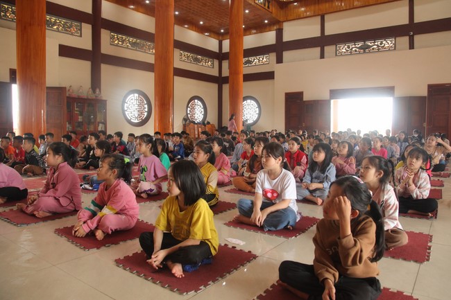Youth towards Buddhism Retreat at Giai Lam pagoda, Ha Tinh