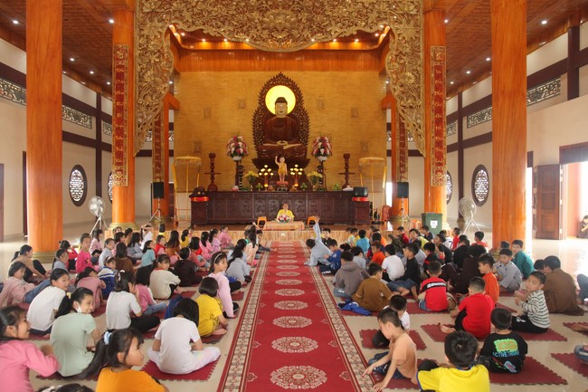 Youth towards Buddhism Retreat at Giai Lam pagoda, Ha Tinh