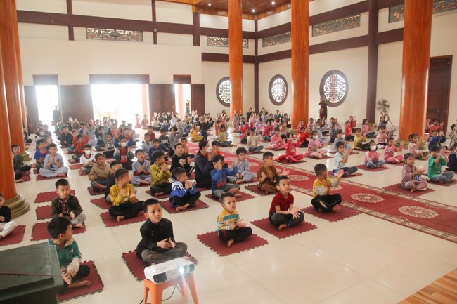 Youth towards Buddhism Retreat at Giai Lam pagoda, Ha Tinh
