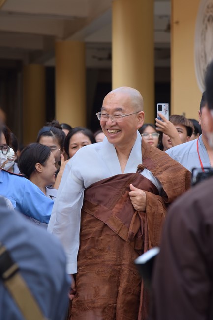 Visit and preach a Dharma talk at Hoang Phap pagoda of Ven. Pomnyun Sunim and Sr Giac Le Hieu