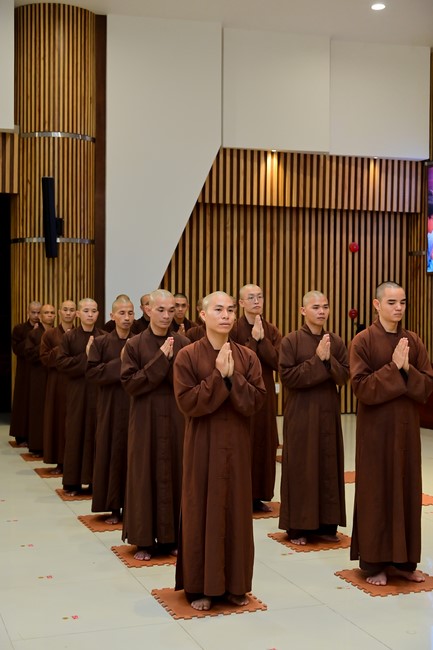 Visit and preach a Dharma talk at Hoang Phap pagoda of Ven. Pomnyun Sunim and Sr Giac Le Hieu