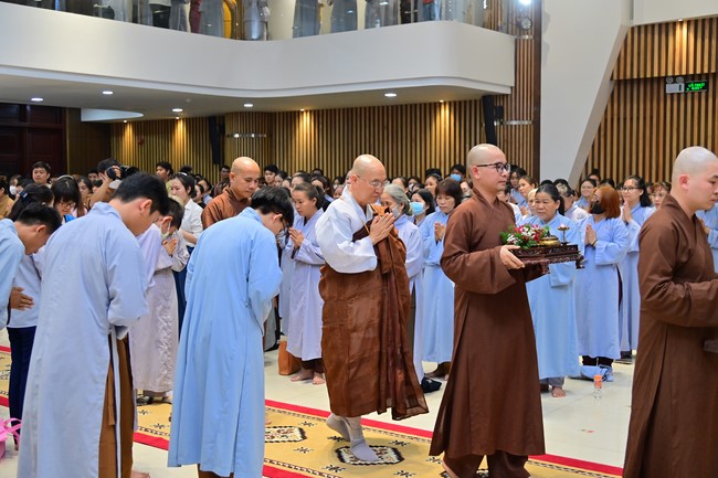 Visit and preach a Dharma talk at Hoang Phap pagoda of Ven. Pomnyun Sunim and Sr Giac Le Hieu