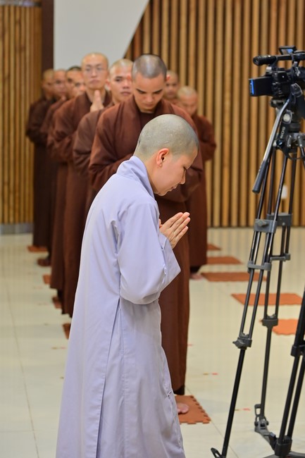 Visit and preach a Dharma talk at Hoang Phap pagoda of Ven. Pomnyun Sunim and Sr Giac Le Hieu