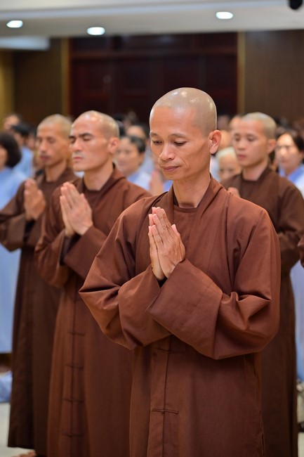 Visit and preach a Dharma talk at Hoang Phap pagoda of Ven. Pomnyun Sunim and Sr Giac Le Hieu