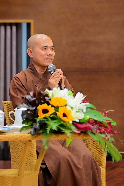 Visit and preach a Dharma talk at Hoang Phap pagoda of Ven. Pomnyun Sunim and Sr Giac Le Hieu