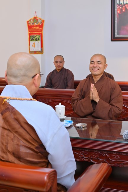 Visit and preach a Dharma talk at Hoang Phap pagoda of Ven. Pomnyun Sunim and Sr Giac Le Hieu
