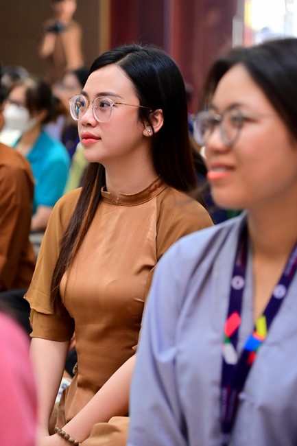 Visit and preach a Dharma talk at Hoang Phap pagoda of Ven. Pomnyun Sunim and Sr Giac Le Hieu