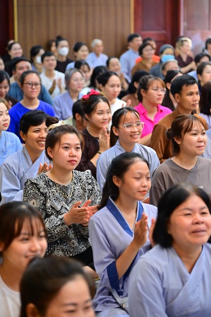 Visit and preach a Dharma talk at Hoang Phap pagoda of Ven. Pomnyun Sunim and Sr Giac Le Hieu