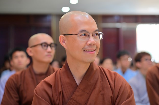 Visit and preach a Dharma talk at Hoang Phap pagoda of Ven. Pomnyun Sunim and Sr Giac Le Hieu