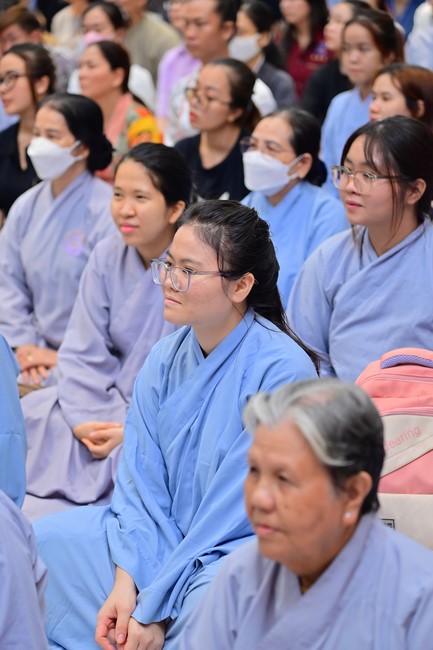 Visit and preach a Dharma talk at Hoang Phap pagoda of Ven. Pomnyun Sunim and Sr Giac Le Hieu