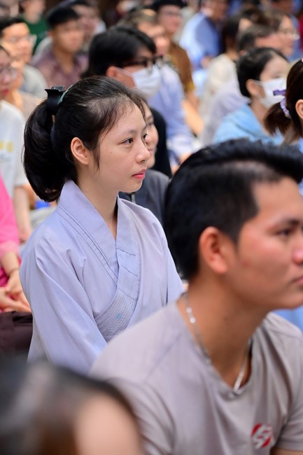 Visit and preach a Dharma talk at Hoang Phap pagoda of Ven. Pomnyun Sunim and Sr Giac Le Hieu