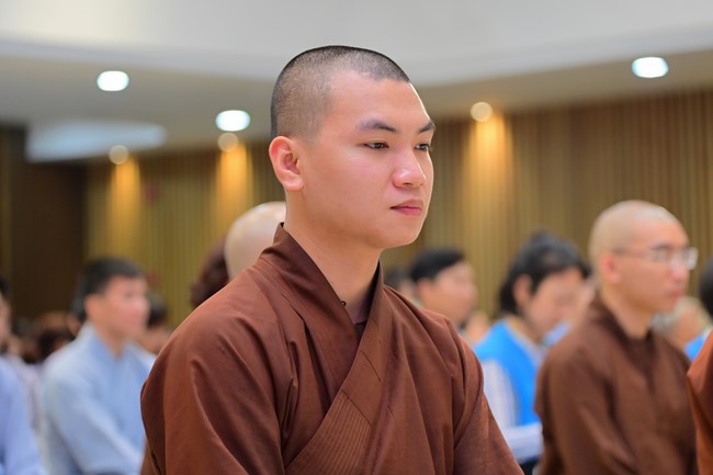 Visit and preach a Dharma talk at Hoang Phap pagoda of Ven. Pomnyun Sunim and Sr Giac Le Hieu