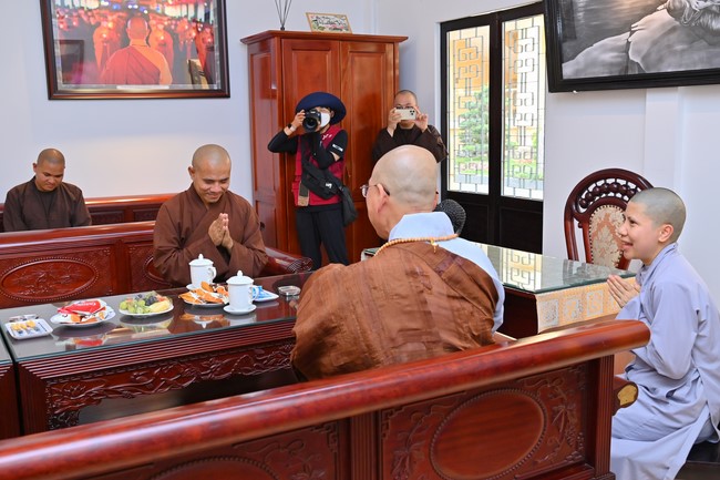 Visit and preach a Dharma talk at Hoang Phap pagoda of Ven. Pomnyun Sunim and Sr Giac Le Hieu