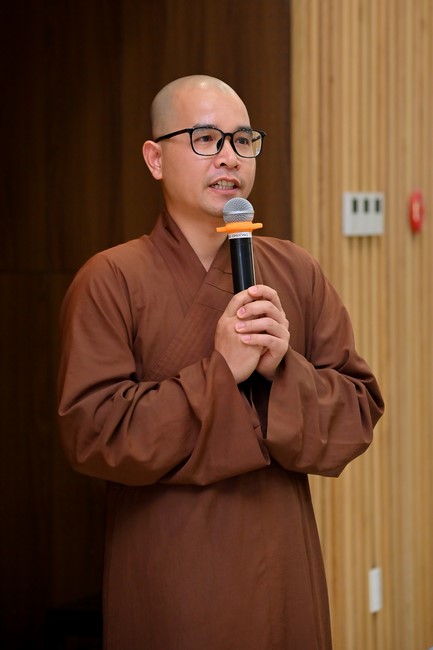 Visit and preach a Dharma talk at Hoang Phap pagoda of Ven. Pomnyun Sunim and Sr Giac Le Hieu