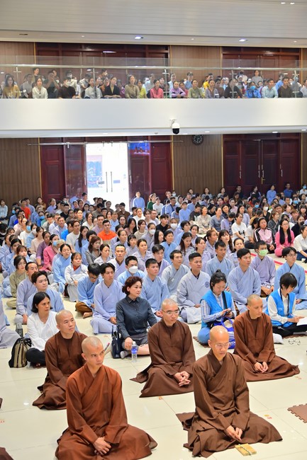 Visit and preach a Dharma talk at Hoang Phap pagoda of Ven. Pomnyun Sunim and Sr Giac Le Hieu