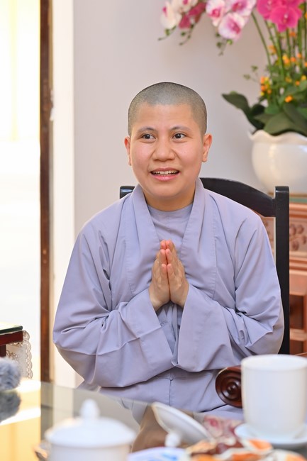 Visit and preach a Dharma talk at Hoang Phap pagoda of Ven. Pomnyun Sunim and Sr Giac Le Hieu