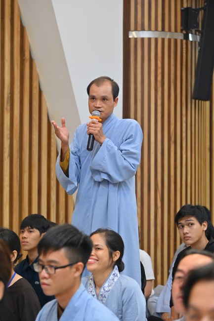 Visit and preach a Dharma talk at Hoang Phap pagoda of Ven. Pomnyun Sunim and Sr Giac Le Hieu