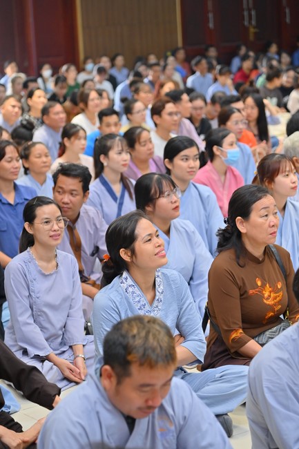 Visit and preach a Dharma talk at Hoang Phap pagoda of Ven. Pomnyun Sunim and Sr Giac Le Hieu