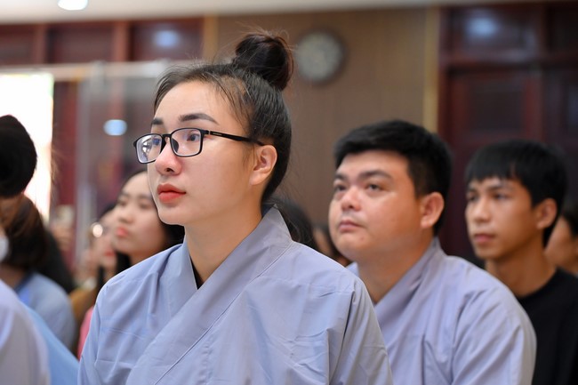 Visit and preach a Dharma talk at Hoang Phap pagoda of Ven. Pomnyun Sunim and Sr Giac Le Hieu