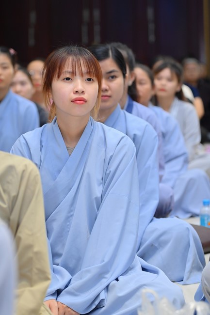 Visit and preach a Dharma talk at Hoang Phap pagoda of Ven. Pomnyun Sunim and Sr Giac Le Hieu