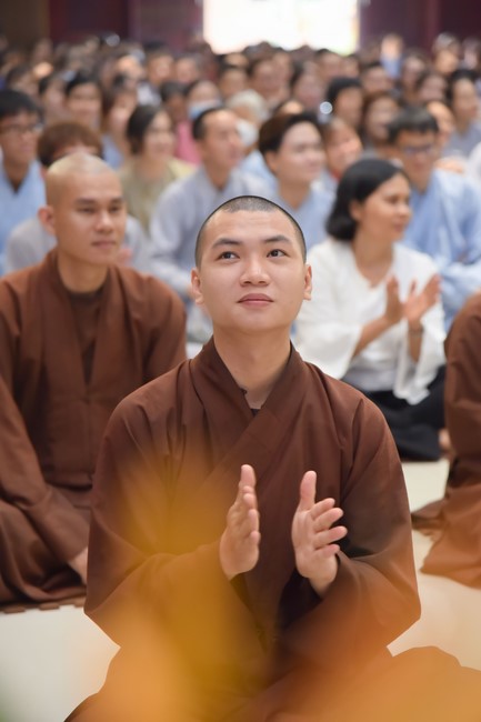 Visit and preach a Dharma talk at Hoang Phap pagoda of Ven. Pomnyun Sunim and Sr Giac Le Hieu