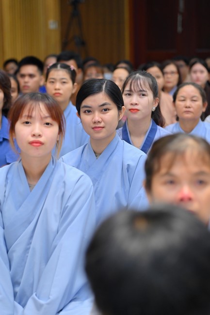 Visit and preach a Dharma talk at Hoang Phap pagoda of Ven. Pomnyun Sunim and Sr Giac Le Hieu
