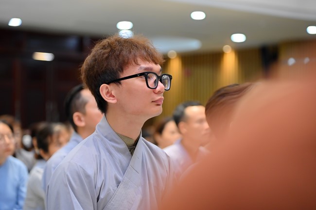 Visit and preach a Dharma talk at Hoang Phap pagoda of Ven. Pomnyun Sunim and Sr Giac Le Hieu