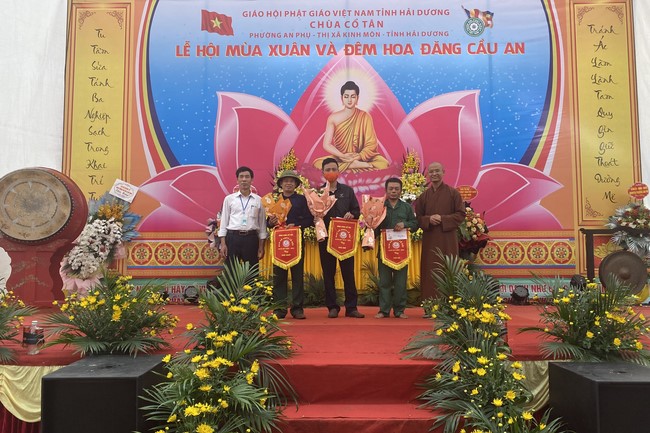 Chùa Cổ Tân - Hải Dương: Lễ hội truyền thống và đêm Hội hoa đăng cầu an