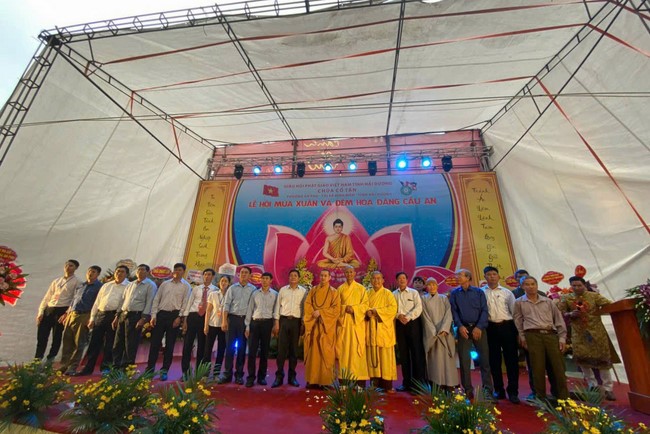 Chùa Cổ Tân - Hải Dương: Lễ hội truyền thống và đêm Hội hoa đăng cầu an