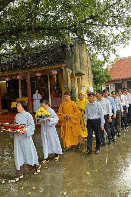 Chùa Cổ Tân - Hải Dương: Lễ hội truyền thống và đêm Hội hoa đăng cầu an