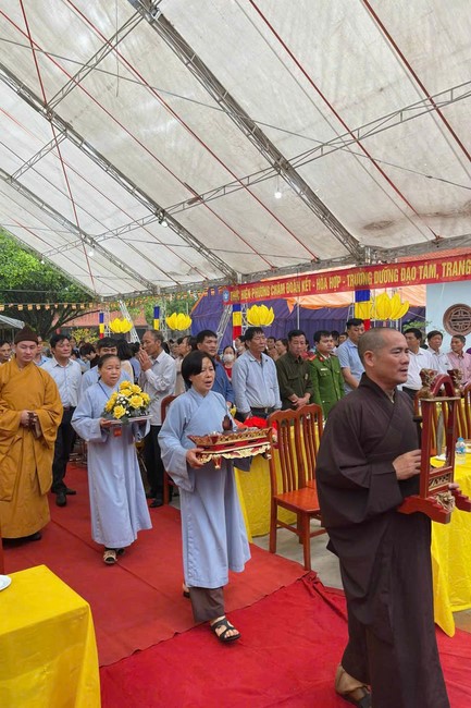 Chùa Cổ Tân - Hải Dương: Lễ hội truyền thống và đêm Hội hoa đăng cầu an