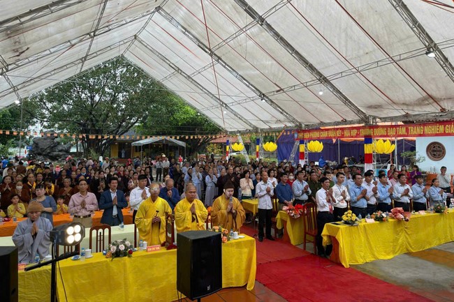 Chùa Cổ Tân - Hải Dương: Lễ hội truyền thống và đêm Hội hoa đăng cầu an