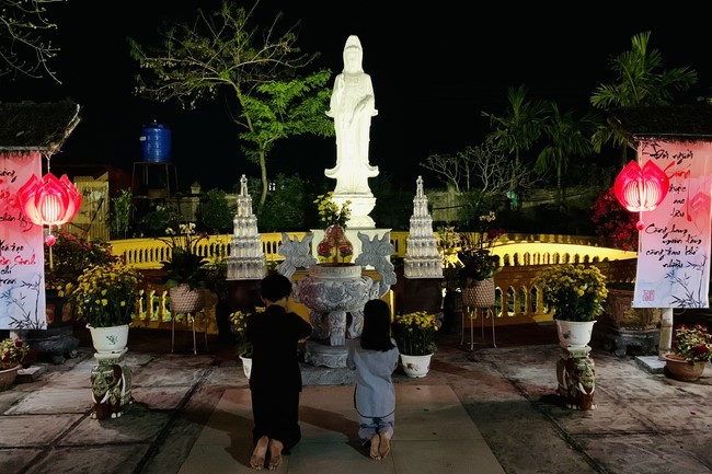 Repentant Ceremony on (intercalary) Feb. 14th, Year of the Cat at Dong Cao pagoda