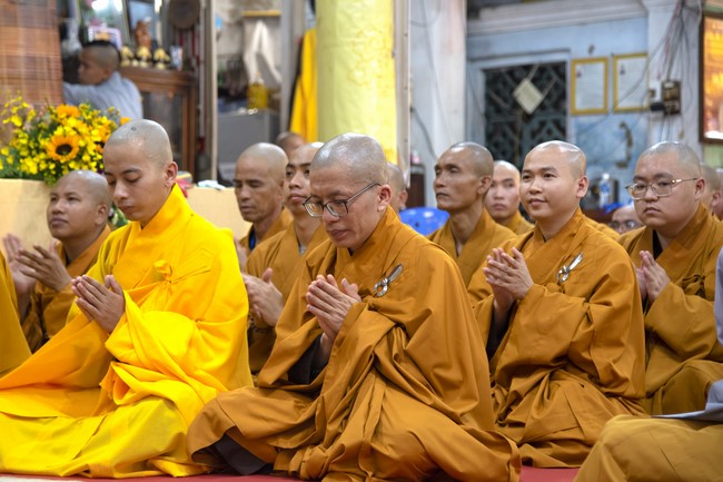 Receiving precepts from Tri Tinh precepts Altar in Dong Thap of Hoang Phap Pagoda monks