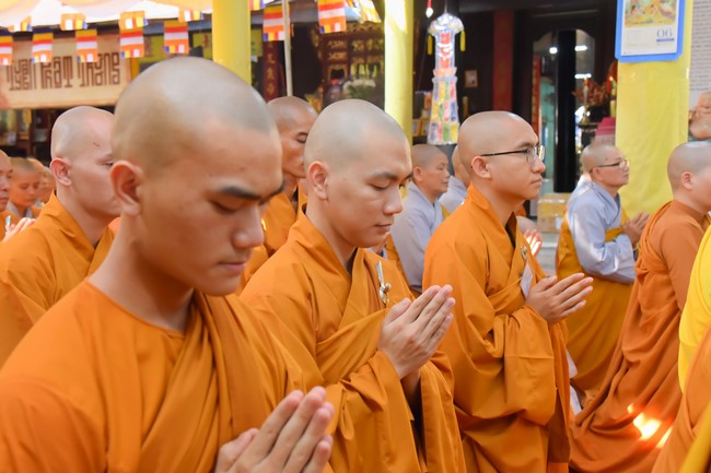 Receiving precepts from Tri Tinh precepts Altar in Dong Thap of Hoang Phap Pagoda monks