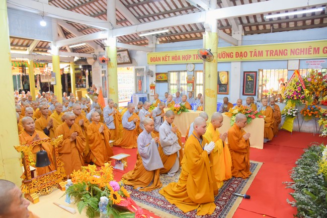 Receiving precepts from Tri Tinh precepts Altar in Dong Thap of Hoang Phap Pagoda monks