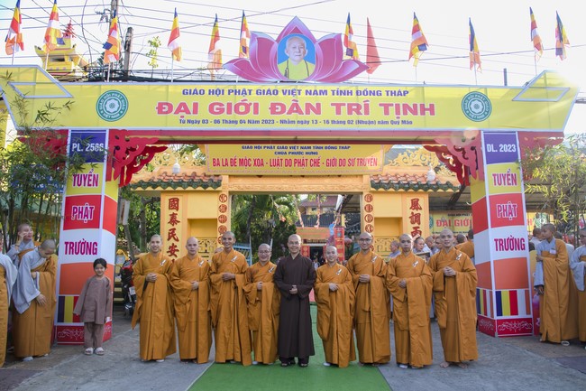 Receiving precepts from Tri Tinh precepts Altar in Dong Thap of Hoang Phap Pagoda monks
