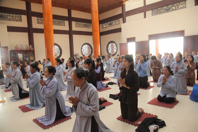 Chùa Giai Lam - Hà Tĩnh: Tu niệm Phật một ngày