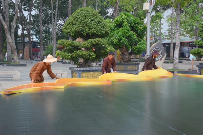 Preparing for decoration the Great Ceremony of Buddha's Birthday (part 1)