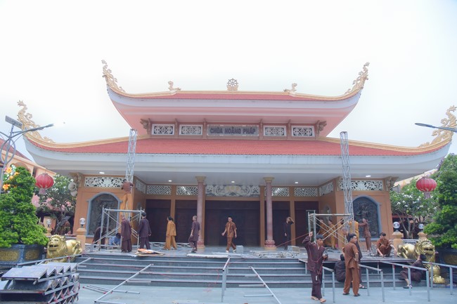 Preparing for decoration the Great Ceremony of Buddha's Birthday (part 1)