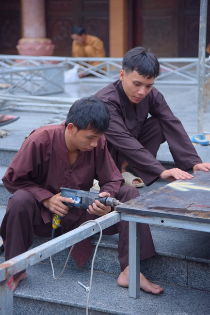 Preparing for decoration the Great Ceremony of Buddha's Birthday (part 1)