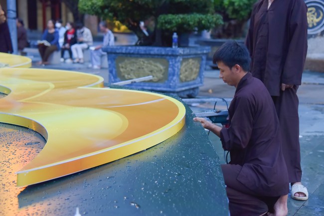 Preparing for decoration the Great Ceremony of Buddha's Birthday (part 1)